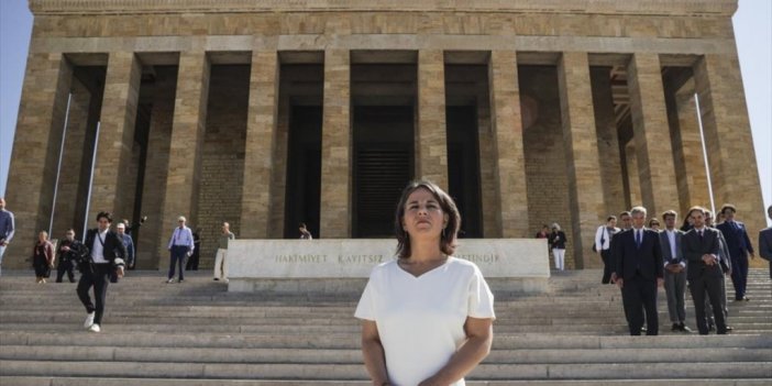 Almanya Dışişleri Bakanı Baerbock, Anıtkabir'i Ziyaret Etti