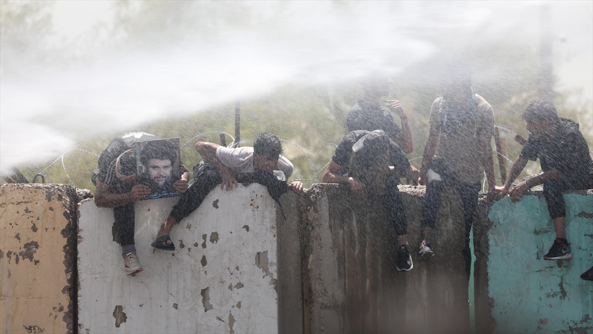 Irak'ta Sadr Destekçileri Yine Yeşil Bölge'yi Bastı