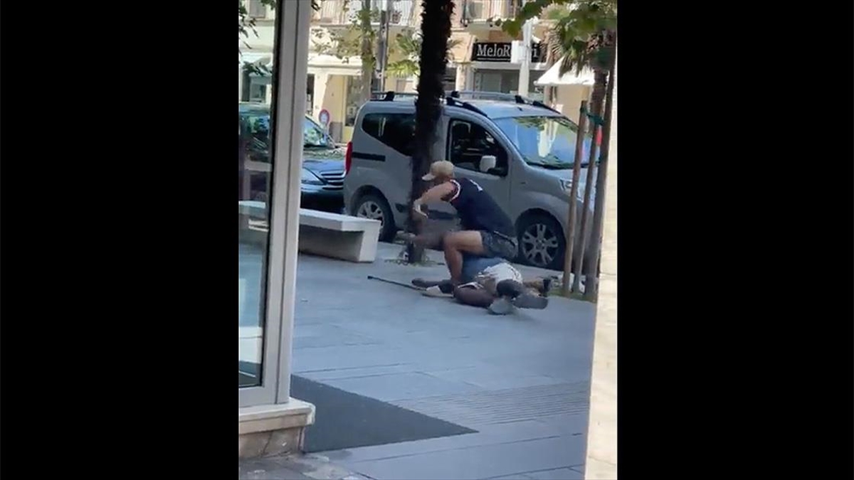 İtalya'da Nijeryalı Seyyar Satıcı Sokak Ortasında Darp Edilerek Öldürüldü