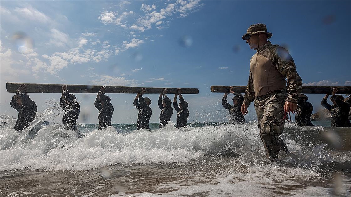 Türk Milletinin Göğsünü Kabartan Tim: SAS