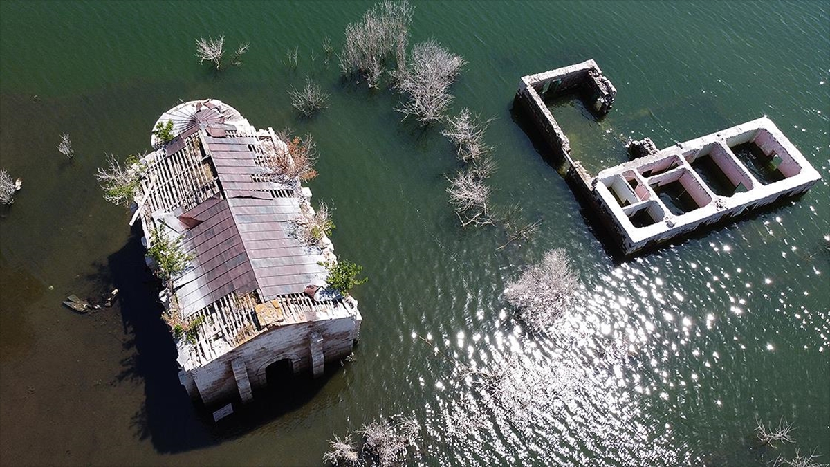 Kars'ta Barajın Su Seviyesi Düşünce Tarihi Yapılar Gün Yüzüne Çıktı