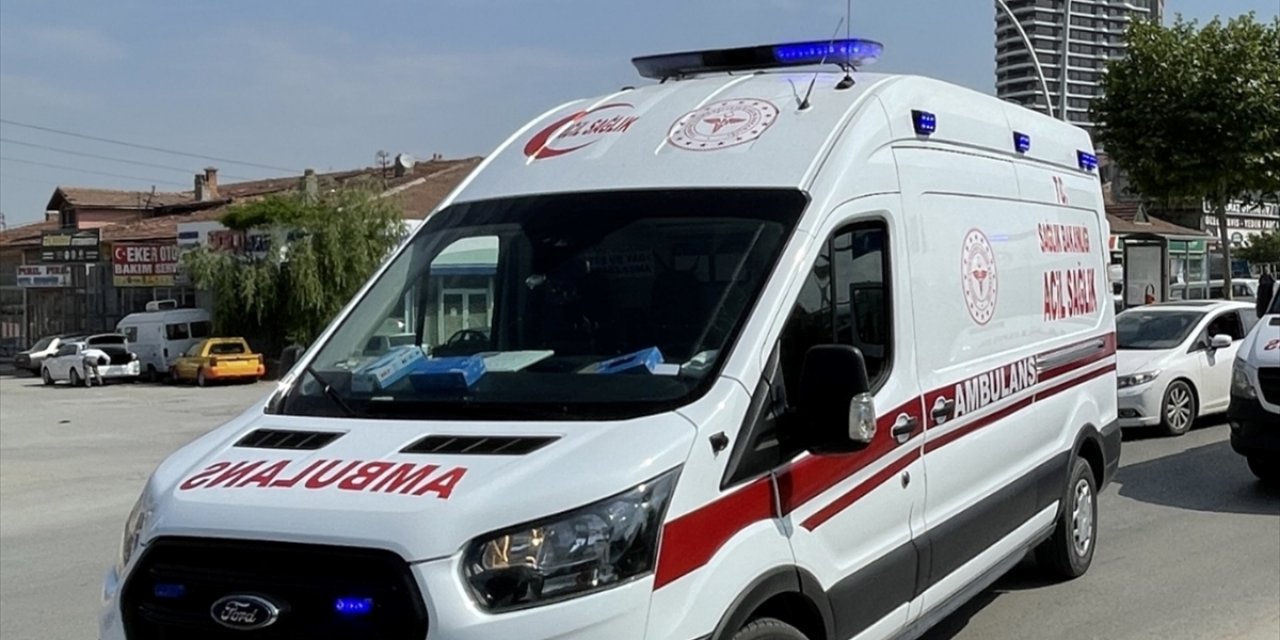 Okuldan uzaklaştırılan lise öğrencisi, müdür yardımcısını bıçakladı