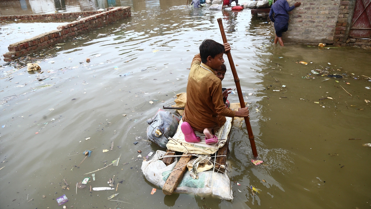 Pakistan'daki Şiddetli Yağışlarda 22 Kişi Öldü