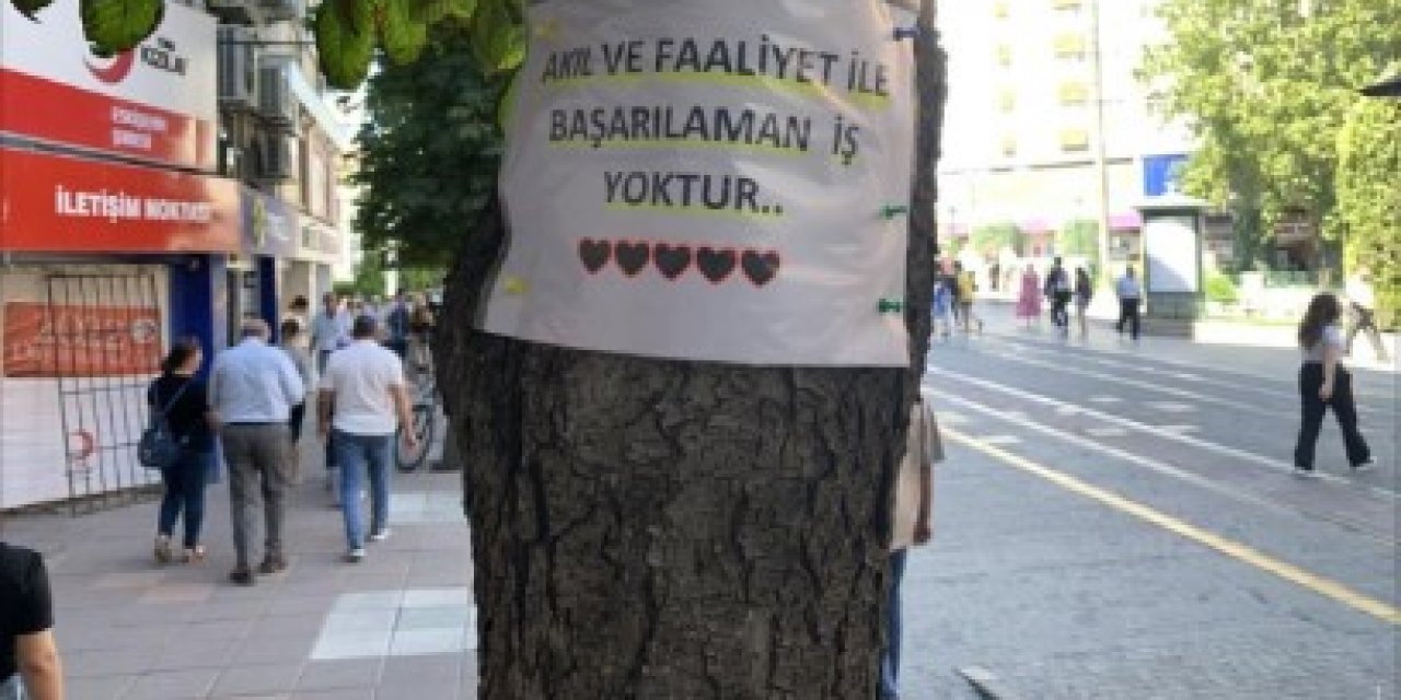 Eskişehir'de ağaçlara motive edici notlar asıldı