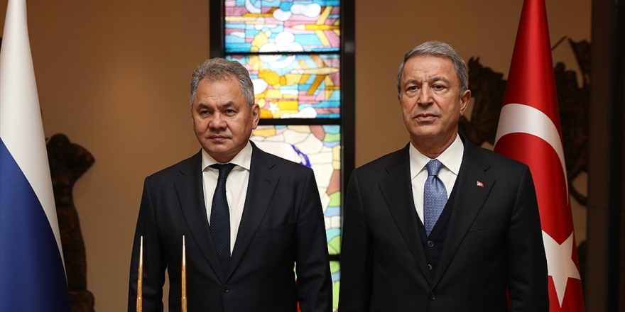 Akar İle Şoygu Telefonda Görüştü