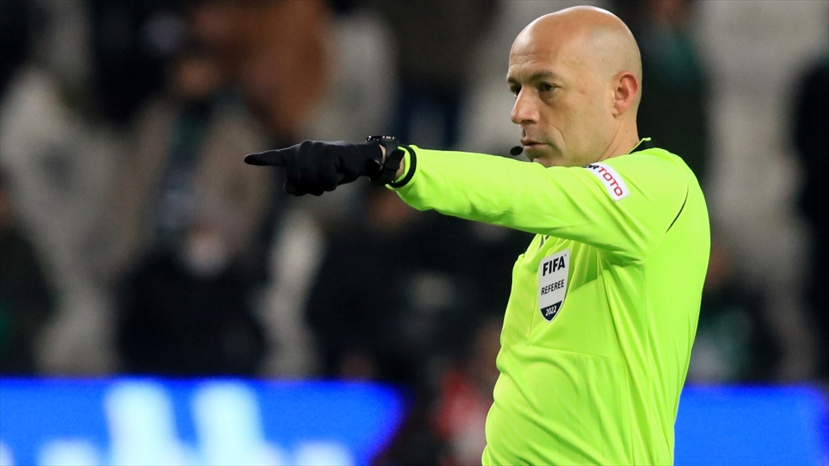 Süper Lig'in En Tecrübeli Hakemi Cüneyt Çakır