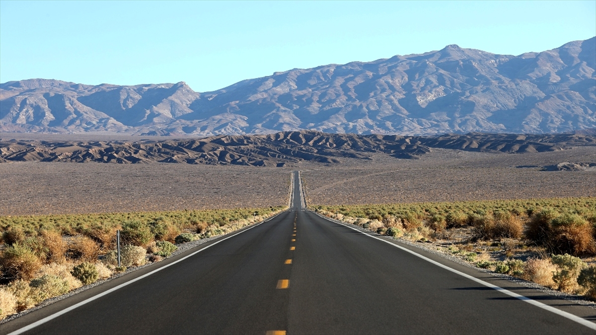 ABD'deki Death Valley Ulusal Parkı'nda Şiddetli Yağışlar Sele Neden Oldu