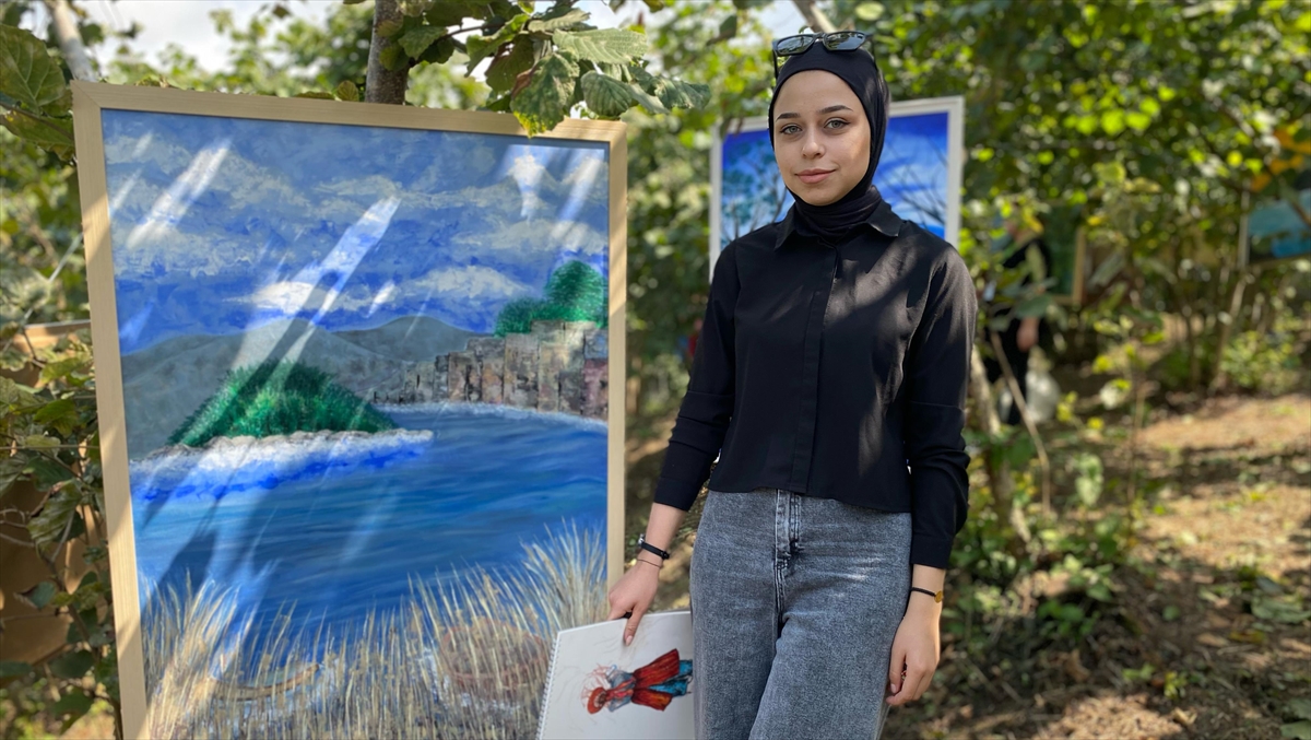 Genç Sanatçı Adayları "Hasat Şenliği"ne Fındık Dallarına Astıkları Resimlerle Katıldı