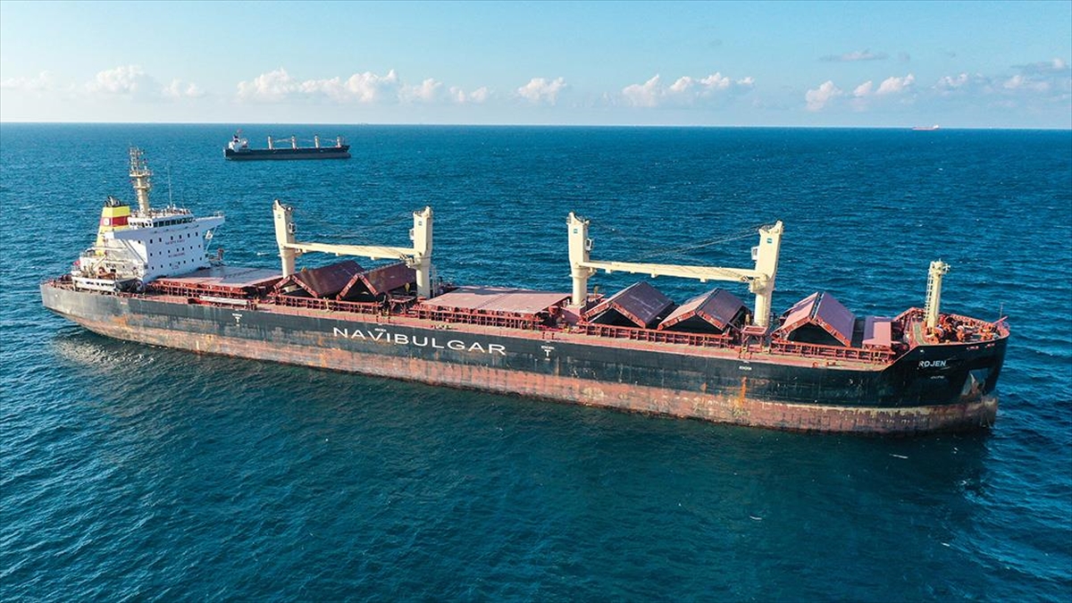 Ukrayna'dan Gelen "Rojen" Gemisi İstanbul'un Kuzeyinde Demirledi