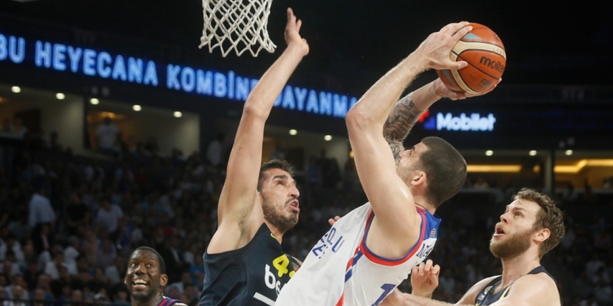 Anadolu Efes Şampiyonluğa Bir Adım Uzakta