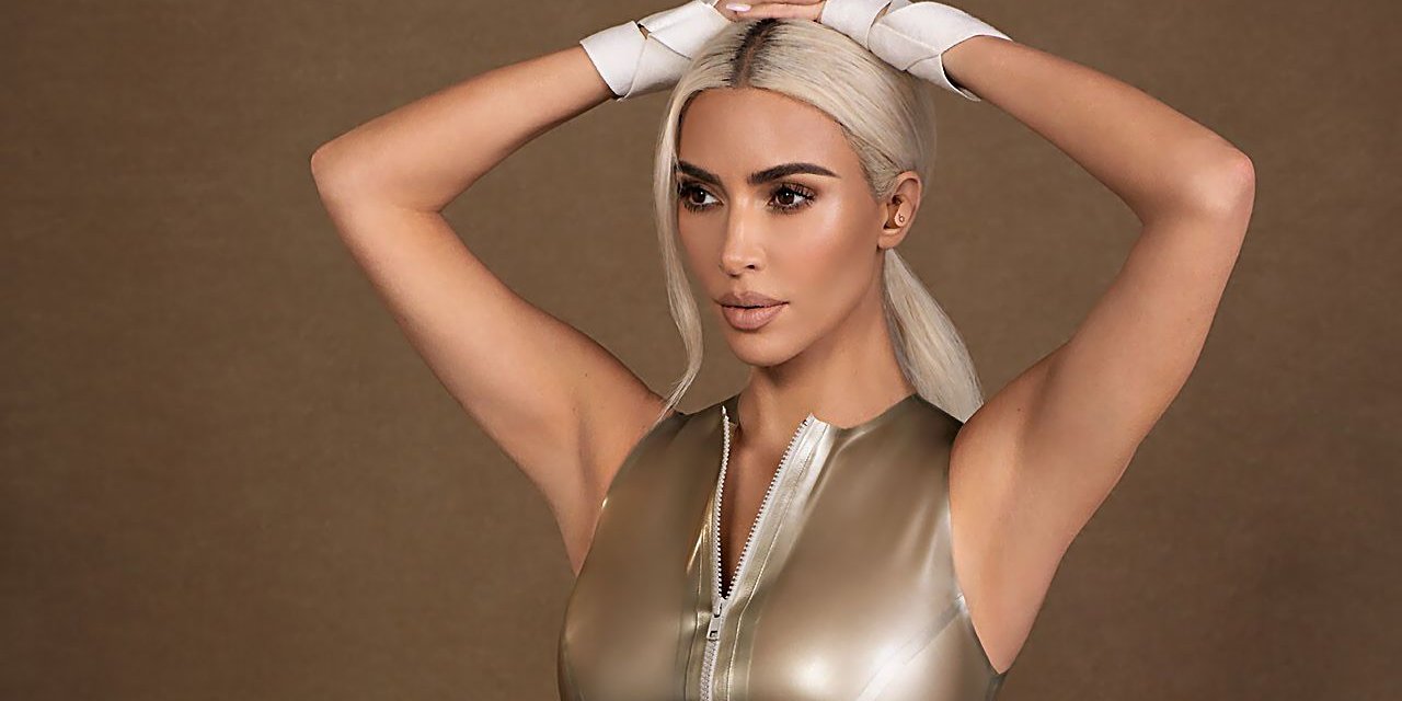 AMERİKAN TEKNOLOJİ DEVİ APPLE, BEATS FIT PRO KULAKLIKLARIN YENİ RENKLERİ İÇİN ÜNLÜ İSİM KIM KARDASHIAN İLE ANLAŞTI.