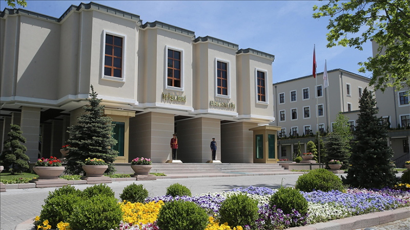 Üniversite öğrencileri için 81 ile genelge