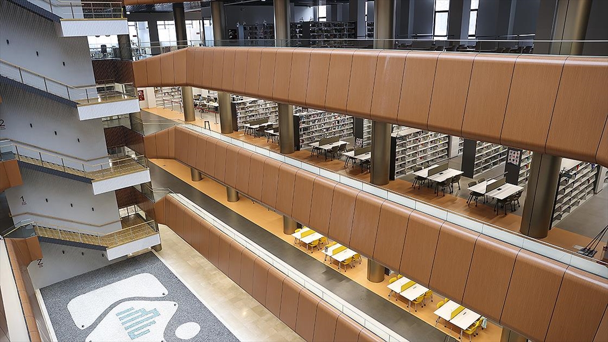 İstanbul Medeniyet Üniversitesi 3 Bin Kişilik Modern Kütüphanesine Kavuşuyor