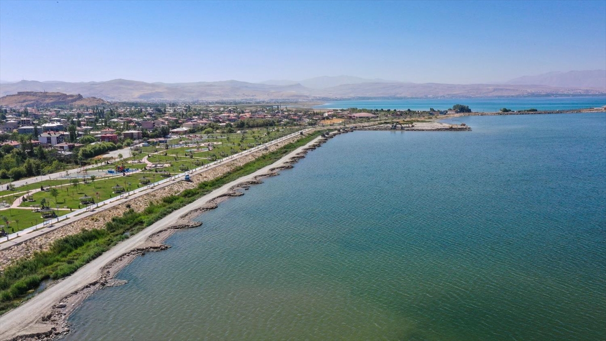 Van Gölü'nün Zemininden 400 Bin Metreküp Balçık Ve Dip Çamuru Temizlendi