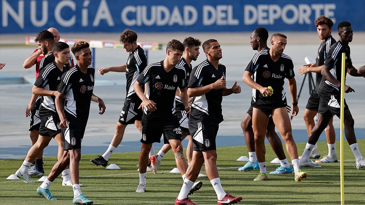 Beşiktaş Yarın Corendon Alanyaspor'a Konuk Olacak