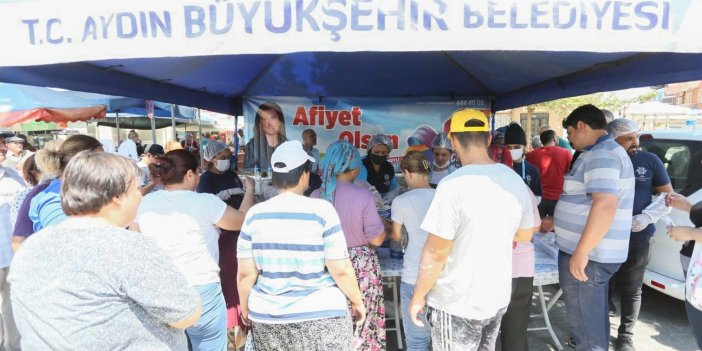 AYDIN BÜYÜKŞEHİR BELEDİYESİ VATANDAŞLARA AŞURE İKRAM ETTİ