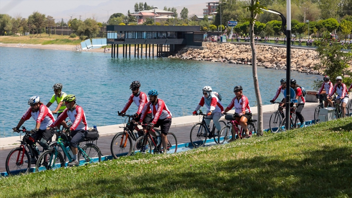Van'da '4. Van Denizi Bisiklet Festivali' Başladı