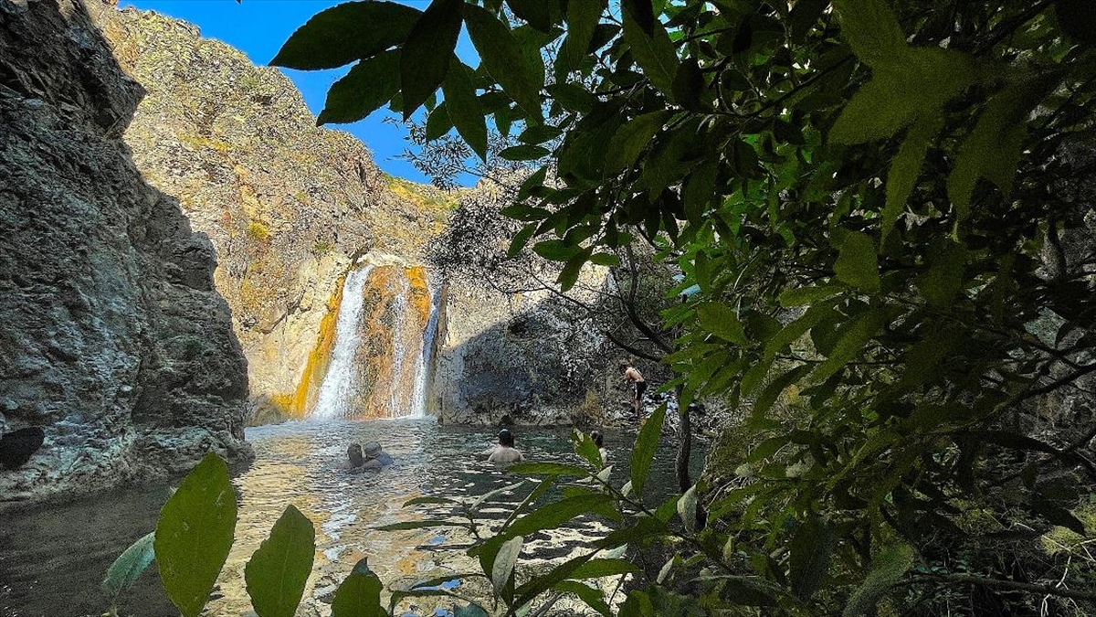Bayburt'taki 'değirmendereler Vadisi' Doğa Tutkunlarını Bekliyor