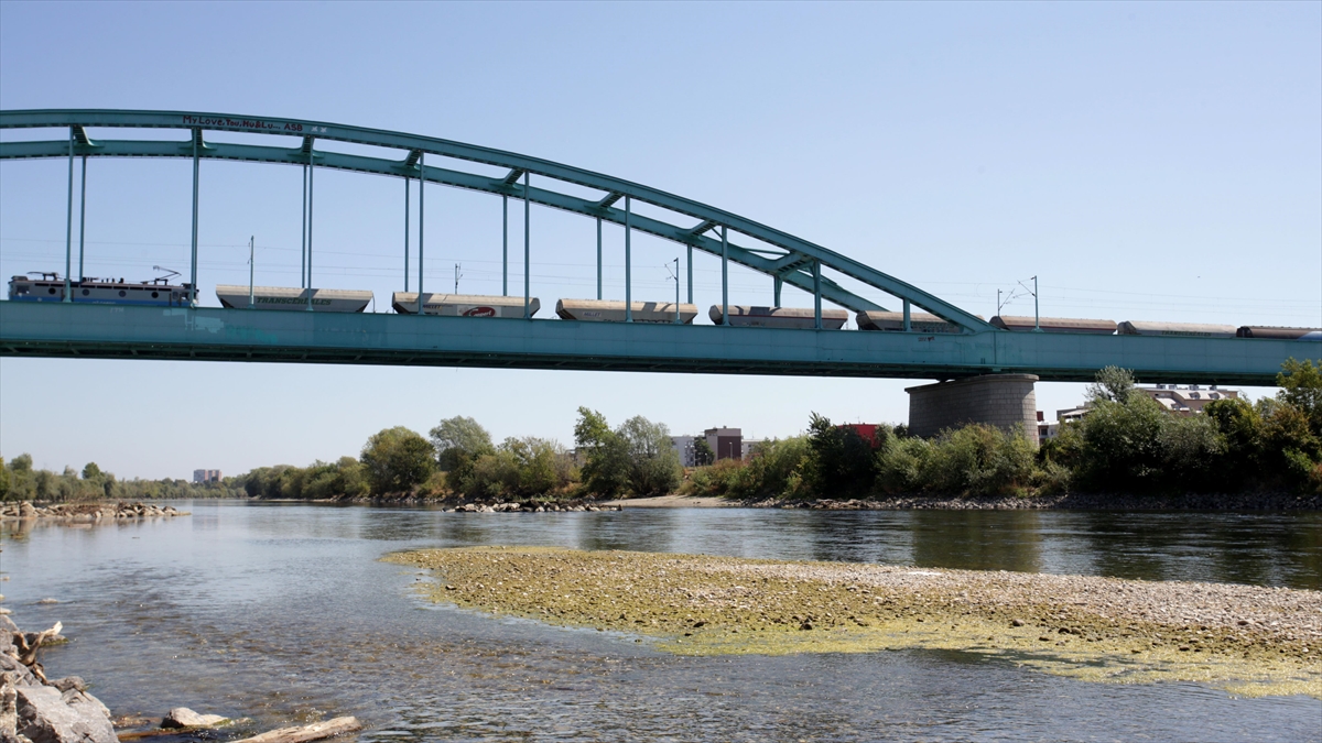 Hırvatistan'da Sava Nehri'nin Su Seviyesinde Düşüş Gözlendi