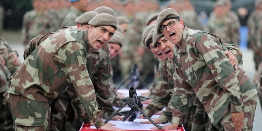Askerliği 6 Aya Düşüren Madde, Meclis'te Kabul Edildi