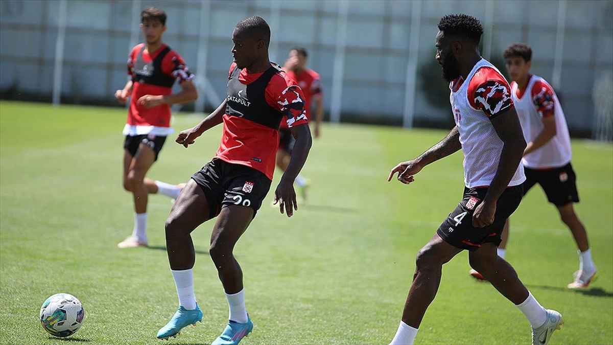 Sivasspor, Süper Lig'de Yarın Alanyaspor İle Sahasında Karşılaşacak