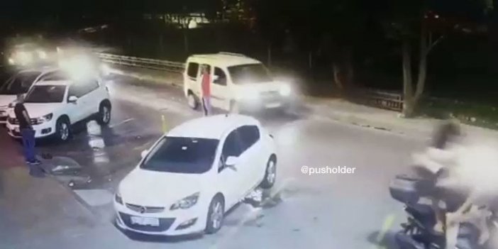Aynı anda 3 kişiyi nakavt eden motokurye gündem oldu