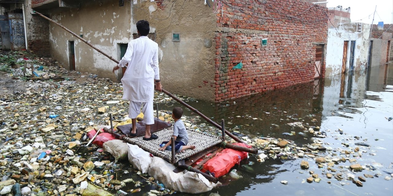 Pakistan'da 777 Kişi Öldü