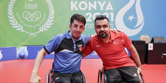 Madalya Yolunda Rakip, Saha Dışında Dost