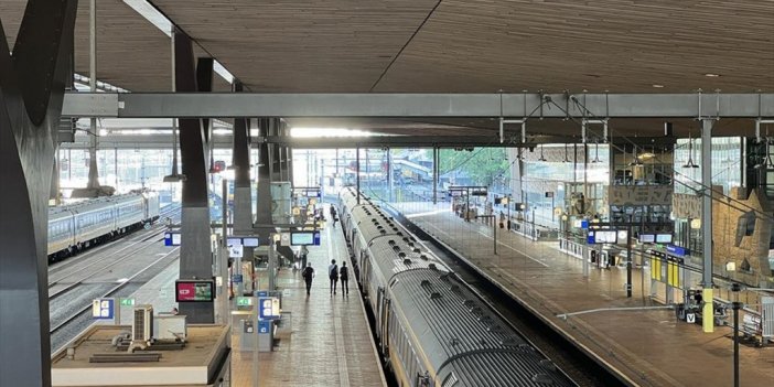 Hollanda'da Demir Yolu Çalışanları Greve Gitti