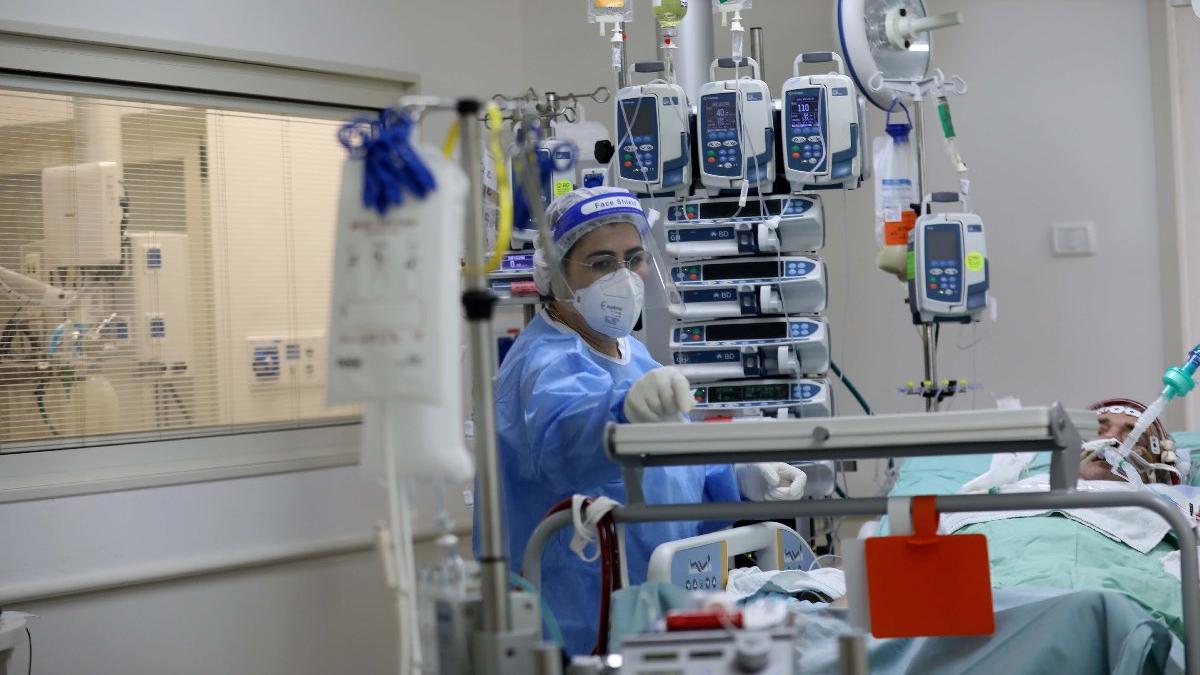 Bilim insanları Covid-19’un belirtilerini sırasıyla ortaya çıkardı