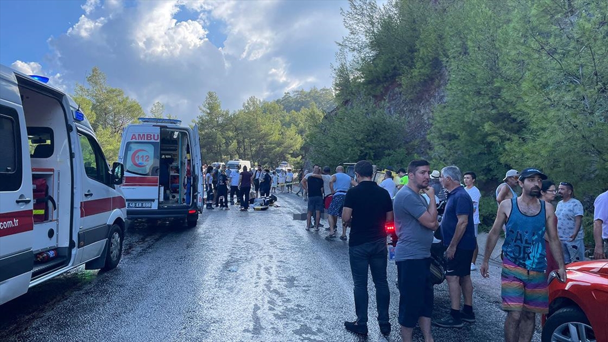 Marmaris'te Cip Safari Aracı Devrildi