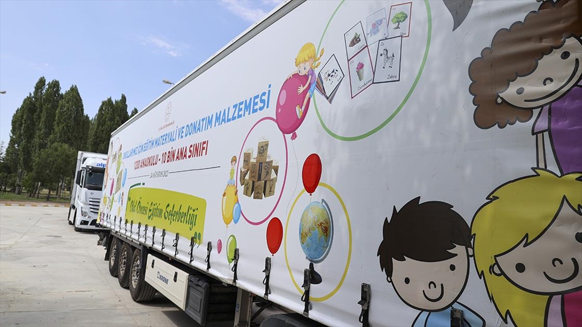1400 Anaokulu Ve 10 Bin Ana Sınıfına Eğitim Materyali Götürecek Tırlar Yola Çıktı