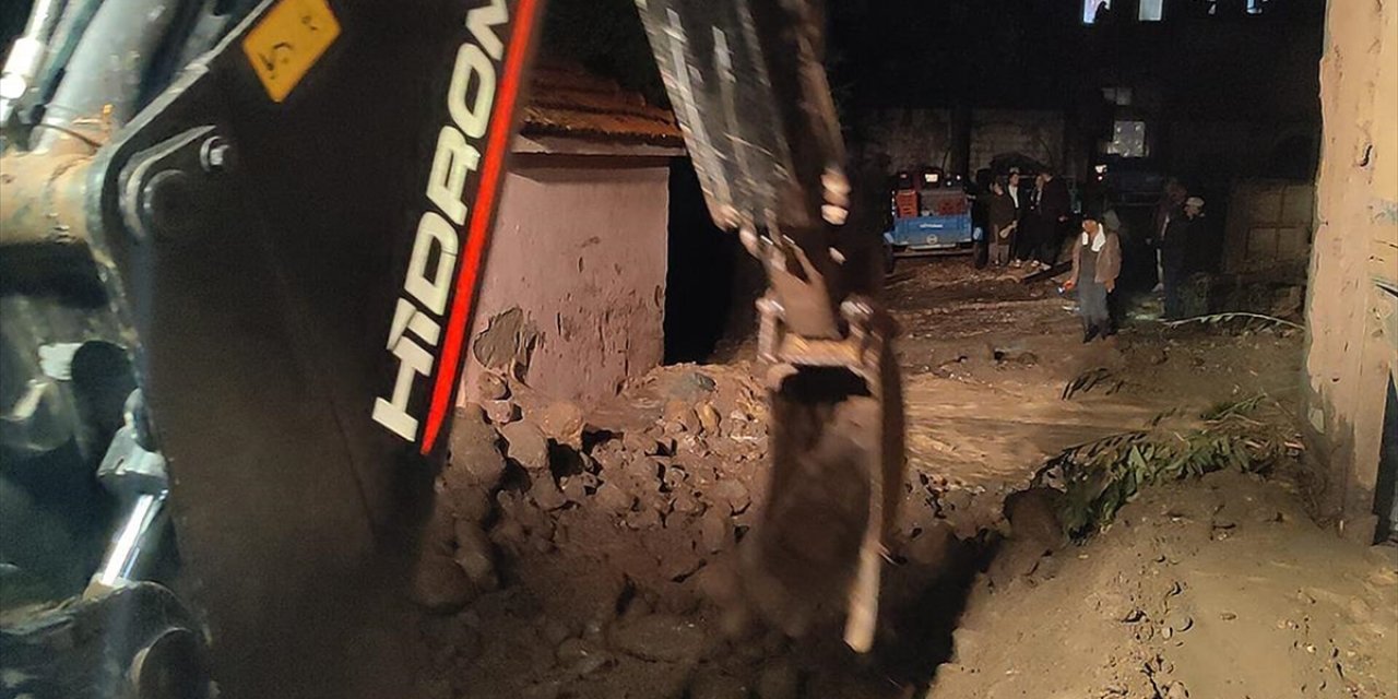 Bursa'da Kapıldıkları Selden Kurtarılan 4 Kişi Hastaneye Kaldırıldı