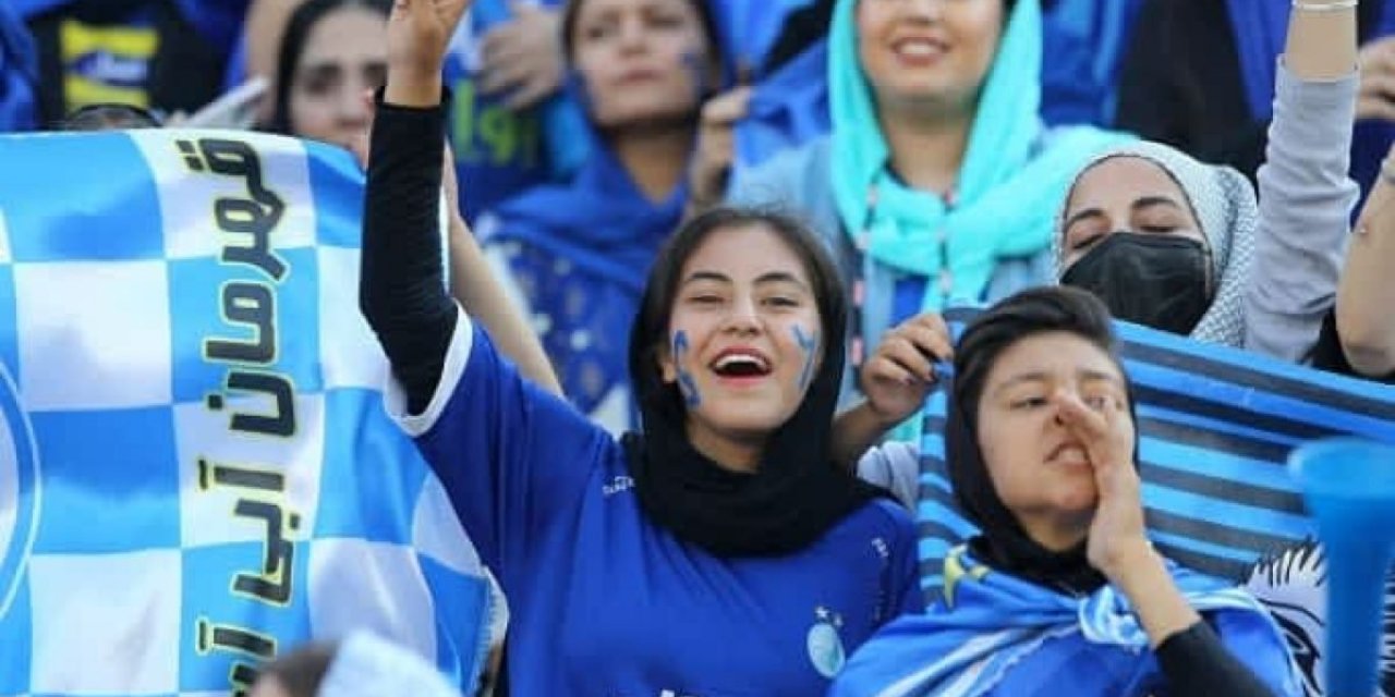 İranlı kadınlara tribün yasağı kalktı