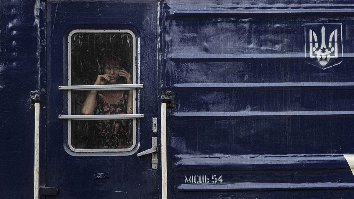 Ukrayna'da Çatışma Bölgelerindeki Sivillerin Tahliyesi Devam Ediyor