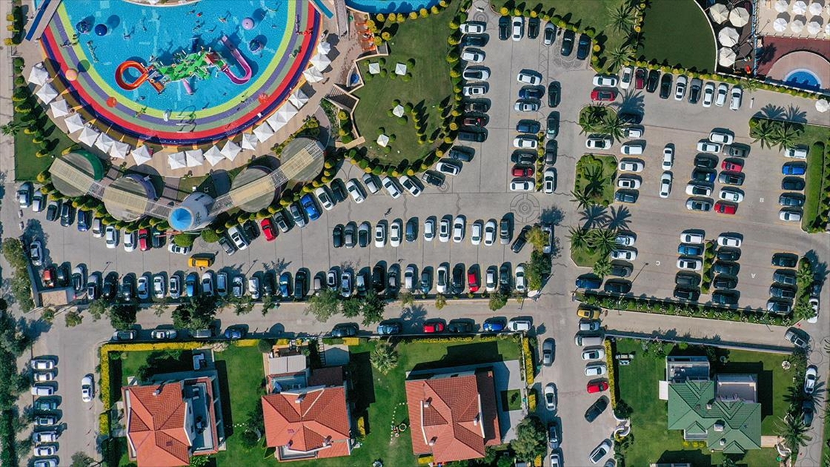 Elektrikli Otomobil Şarj İstasyonları, Tatilcilerin Otel Tercihini Etkiliyor