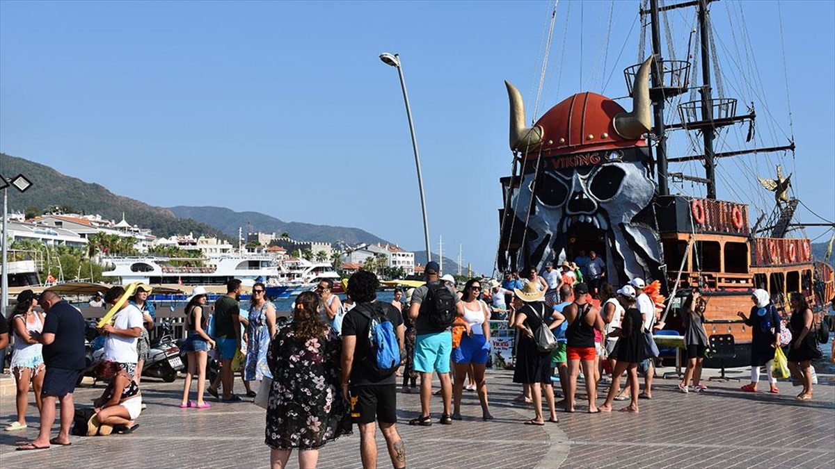 Tatilciler, Muğla'nın Koylarını Günübirlik Tur Tekneleriyle Gezmeyi Tercih Ediyor