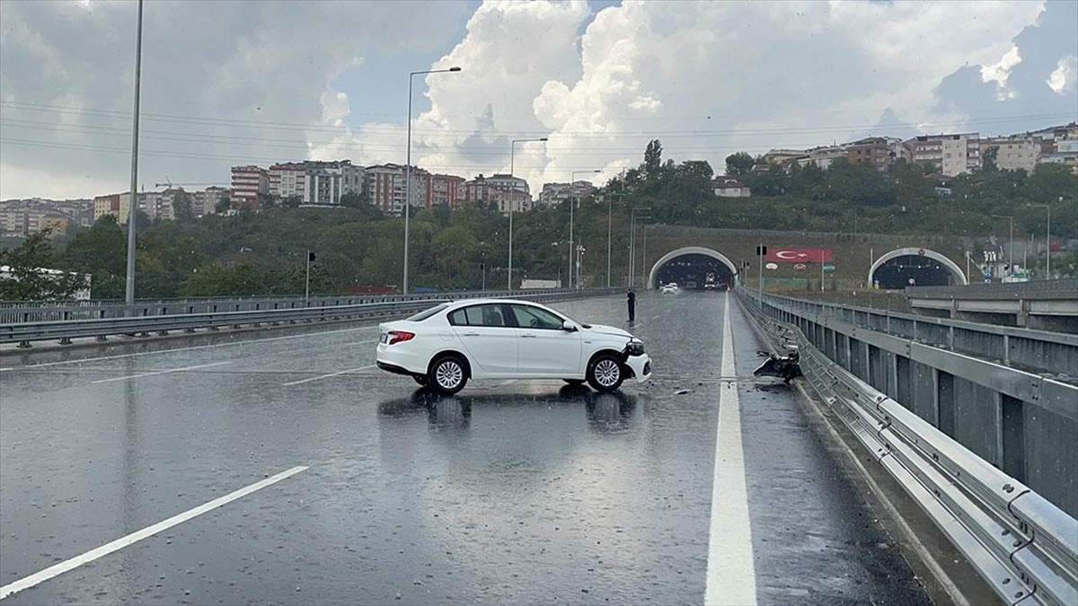 Eyüpsultan'da Etkili Olan Sağanak Sürücülere Zor Anlar Yaşattı