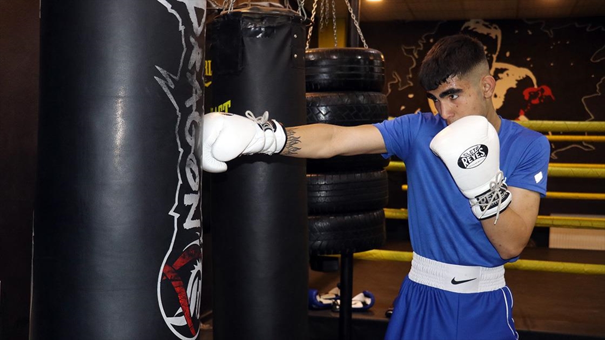 Vefat Eden Babasına Verdiği 'Madalya' Sözünü Tutan Boksörün Hedefi Avrupa Şampiyonluğu