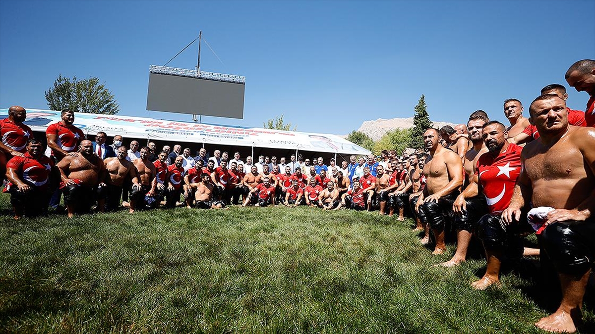 "Türk'ün İlk Er Meydanı" Elmalı'da Güreş Heyecanı