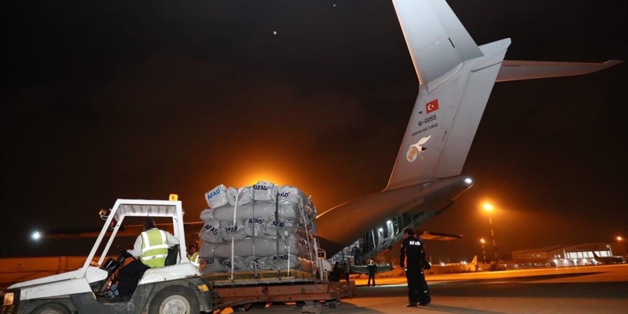 Türkiye'nin Gönderdiği Yardım Malzemelerini Taşıyan Uçaklar Pakistan'a Ulaştı