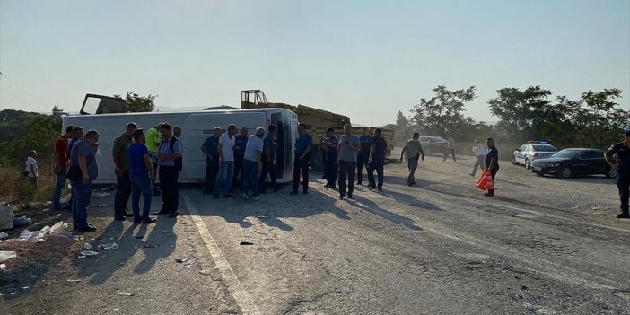 Balıkesir'de Midibüs Devrildi, 17 Kişi Yaralandı