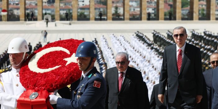 Devlet Erkanı Anıtkabir'de