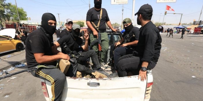 Irak'ta Şii Lider Sadr, Destekçilerine 1 Saat İçinde Alandan Çekilmeleri Çağrısı Yaptı