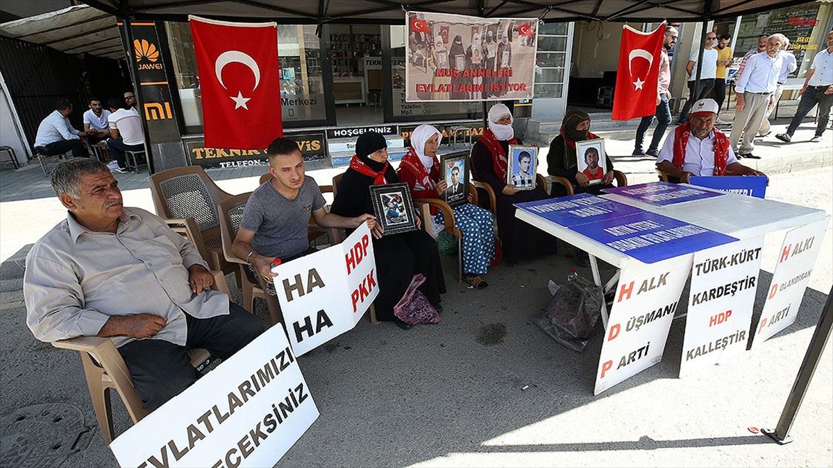 Muşlu Aileler Çocukları İçin Hdp Önündeki Eylemlerini Sürdürdü