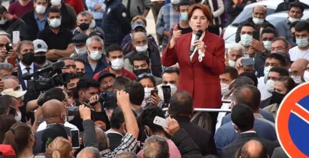 İstanbul'da İYİ Parti karavanına MHP'liler saldırdı!