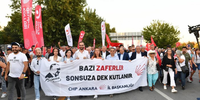 MANSUR YAVAŞ VE ON BİNLER ZAFER’İN 100. YILINDA GENÇLİK PARKINDA BULUŞTU