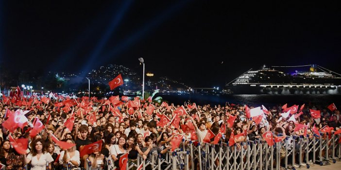 BÜYÜK TAARRUZ’UN 100’ÜNCÜ YILINDA Z KUŞAĞI MEYDANLARI DOLDURDU