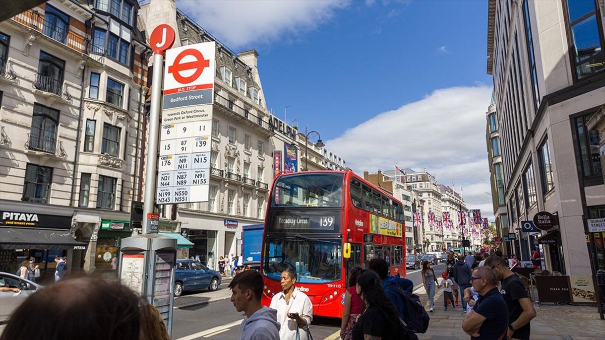 Anket: İngiltere'de Etnik Azınlıklar Yüksek Düzeyde "Kurumsal Irkçılığa" Maruz Kalıyor
