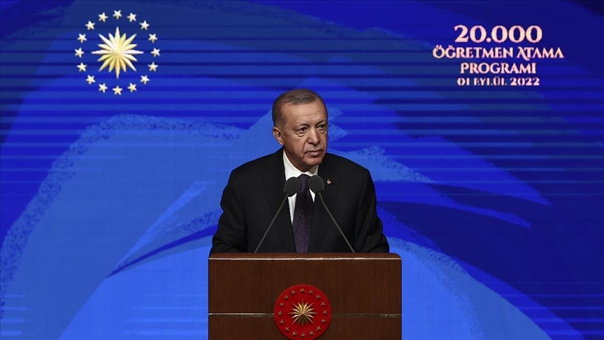 Cumhurbaşkanı Erdoğan: Eğitimi gündelik siyasete meze yapmak, öğretmenlerimizi kışkırtmak doğru yaklaşım değildir